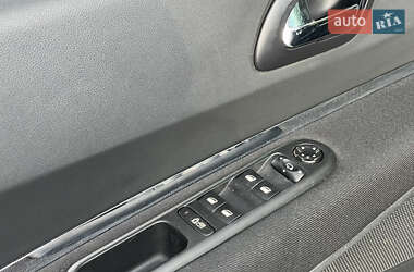 Внедорожник / Кроссовер Peugeot 3008 2011 в 
