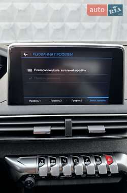Позашляховик / Кросовер Peugeot 3008 2019 в 