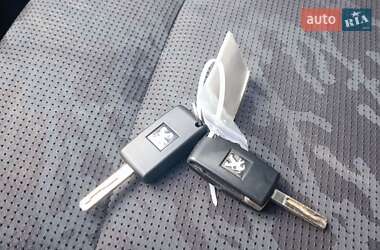 Позашляховик / Кросовер Peugeot 3008 2013 в 