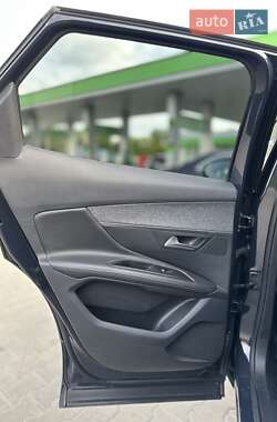 Внедорожник / Кроссовер Peugeot 3008 2018 в 