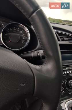 Позашляховик / Кросовер Peugeot 3008 2011 в 