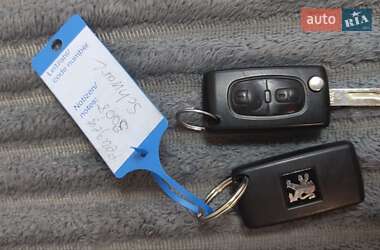 Позашляховик / Кросовер Peugeot 3008 2011 в 
