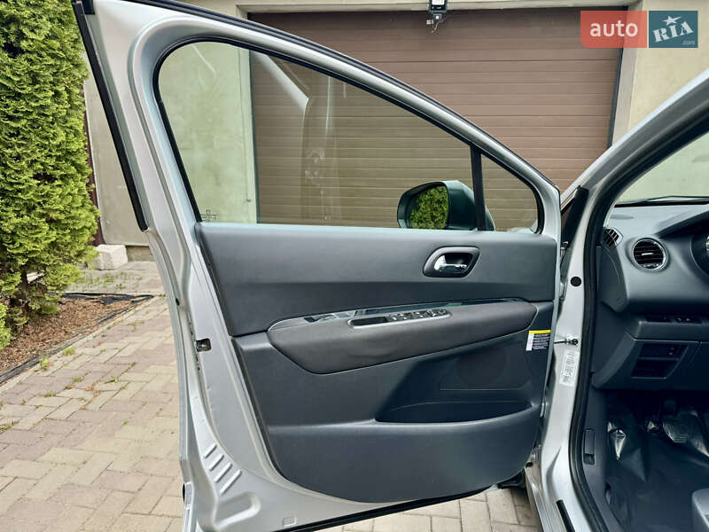 Позашляховик / Кросовер Peugeot 3008 2011 в Луцьку