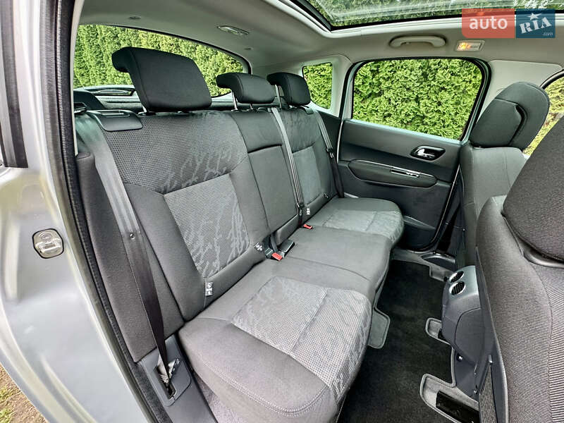 Позашляховик / Кросовер Peugeot 3008 2011 в Луцьку