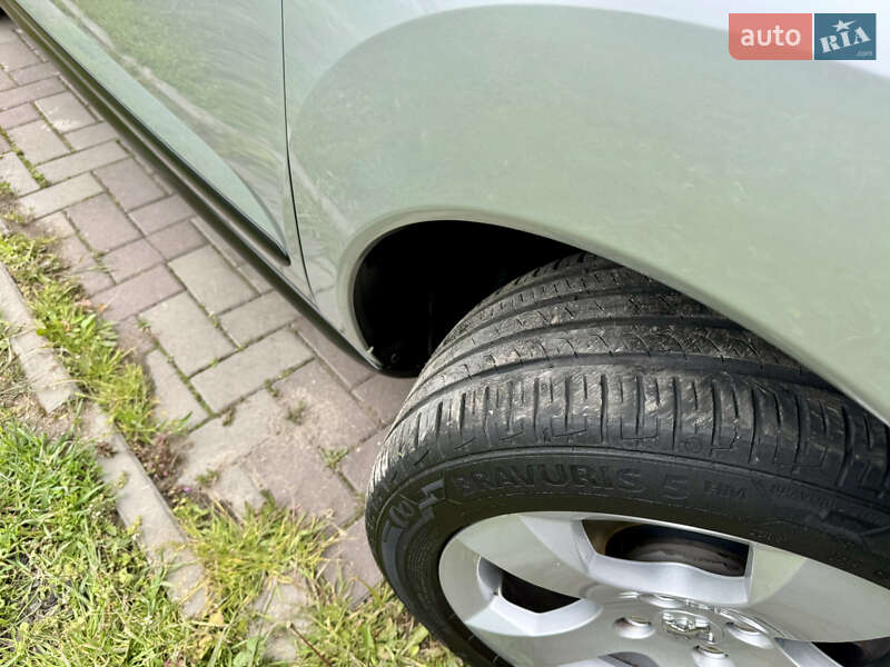 Позашляховик / Кросовер Peugeot 3008 2011 в Луцьку