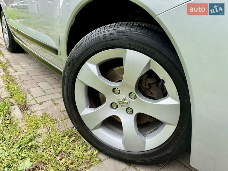 Позашляховик / Кросовер Peugeot 3008 2011 в Луцьку