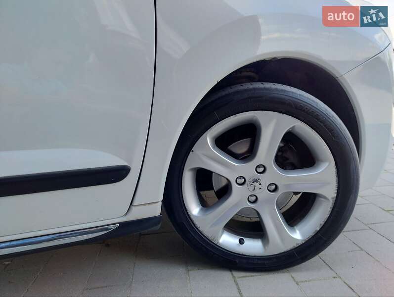 Внедорожник / Кроссовер Peugeot 3008 2011 в Тернополе