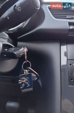 Внедорожник / Кроссовер Peugeot 3008 2011 в 