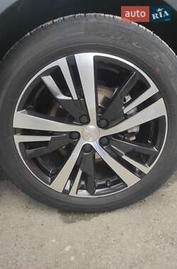 Внедорожник / Кроссовер Peugeot 3008 2017 в 