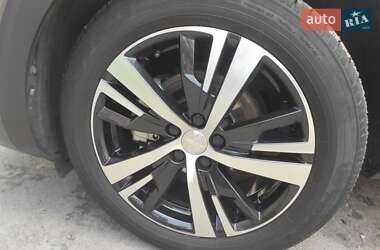 Внедорожник / Кроссовер Peugeot 3008 2017 в 