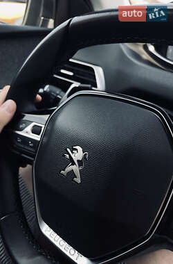 Позашляховик / Кросовер Peugeot 3008 2020 в 