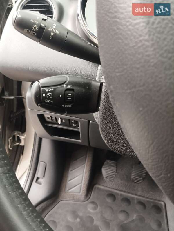 Позашляховик / Кросовер Peugeot 3008 2012 в Вишгороді