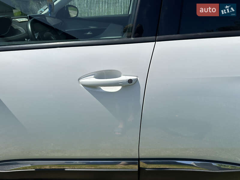 Позашляховик / Кросовер Peugeot 3008 2017 в Шепетівці