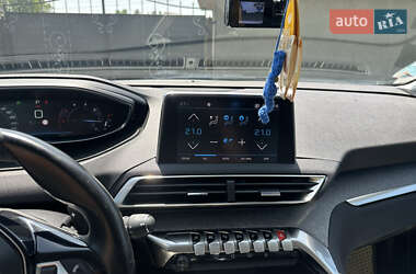 Внедорожник / Кроссовер Peugeot 3008 2017 в 