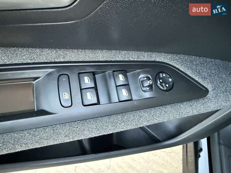 Позашляховик / Кросовер Peugeot 3008 2020 в Стрию