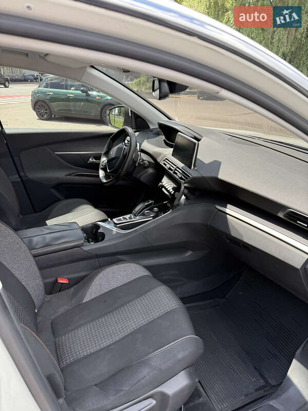 Внедорожник / Кроссовер Peugeot 3008 2017 в Черновцах