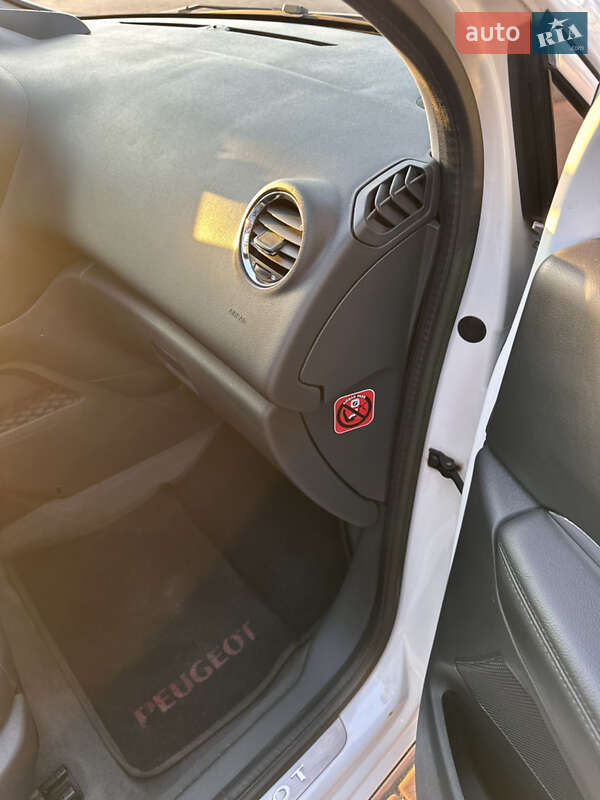 Позашляховик / Кросовер Peugeot 3008 2012 в Миколаєві