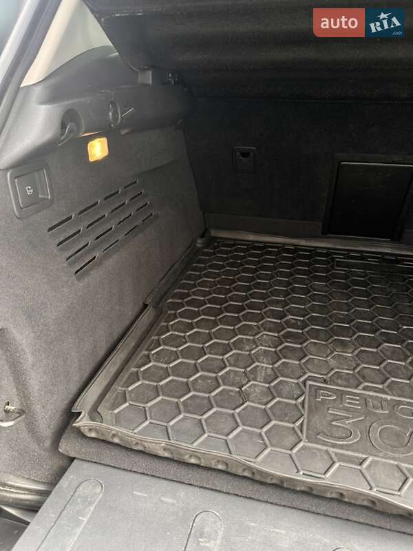Позашляховик / Кросовер Peugeot 3008 2013 в Рівному
