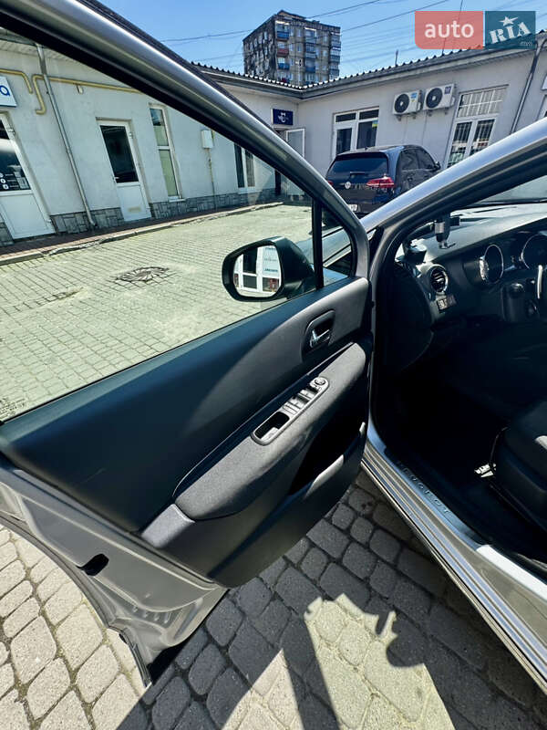 Позашляховик / Кросовер Peugeot 3008 2011 в Львові