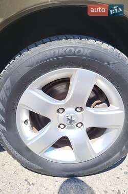 Внедорожник / Кроссовер Peugeot 3008 2012 в 