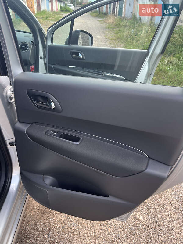 Позашляховик / Кросовер Peugeot 3008 2011 в Зміїві