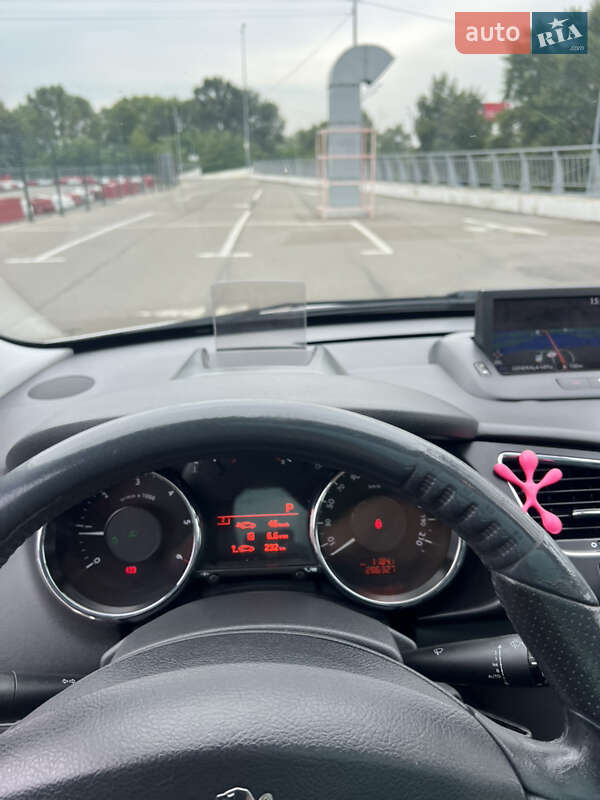 Позашляховик / Кросовер Peugeot 3008 2012 в Києві