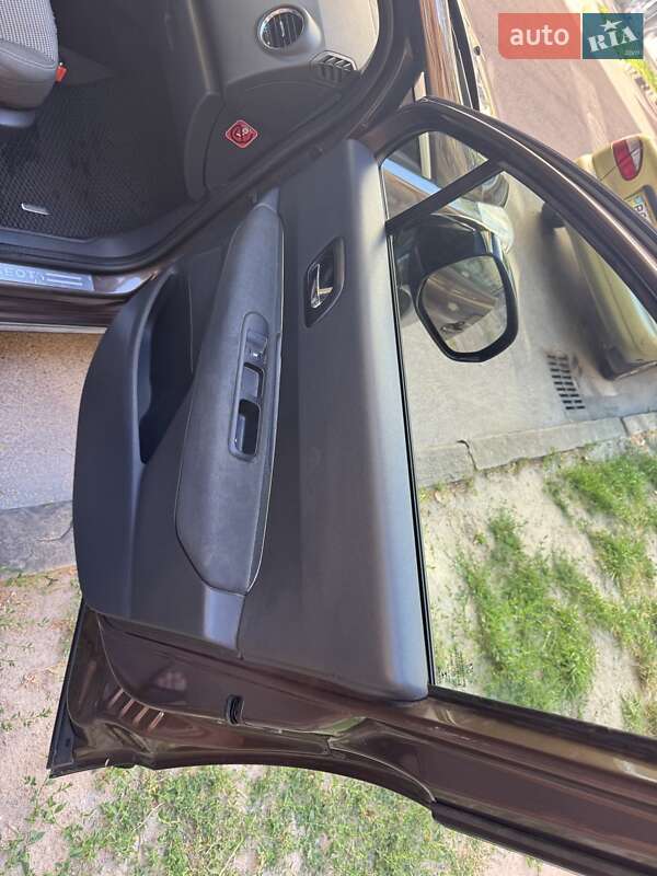 Позашляховик / Кросовер Peugeot 3008 2013 в Львові