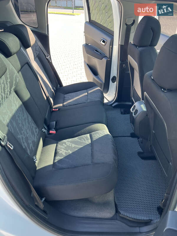 Внедорожник / Кроссовер Peugeot 3008 2011 в Черновцах