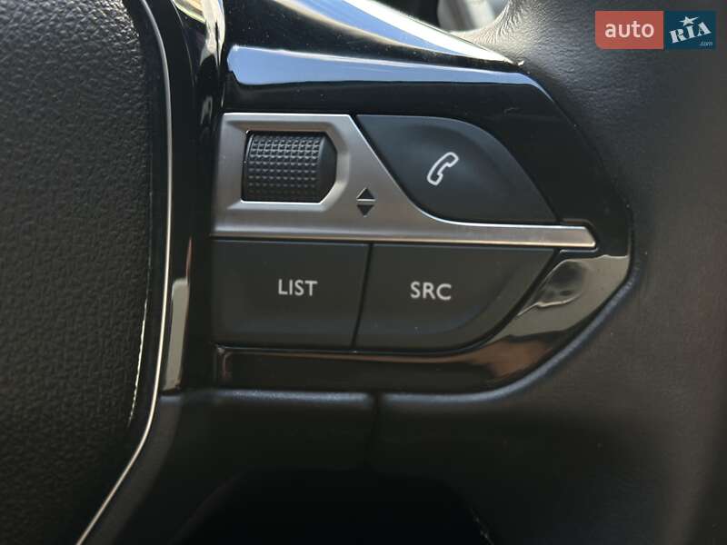 Внедорожник / Кроссовер Peugeot 3008 2017 в Киеве