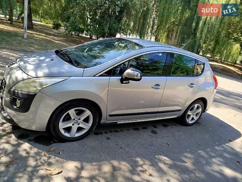 Позашляховик / Кросовер Peugeot 3008 2011 в Кам'янському