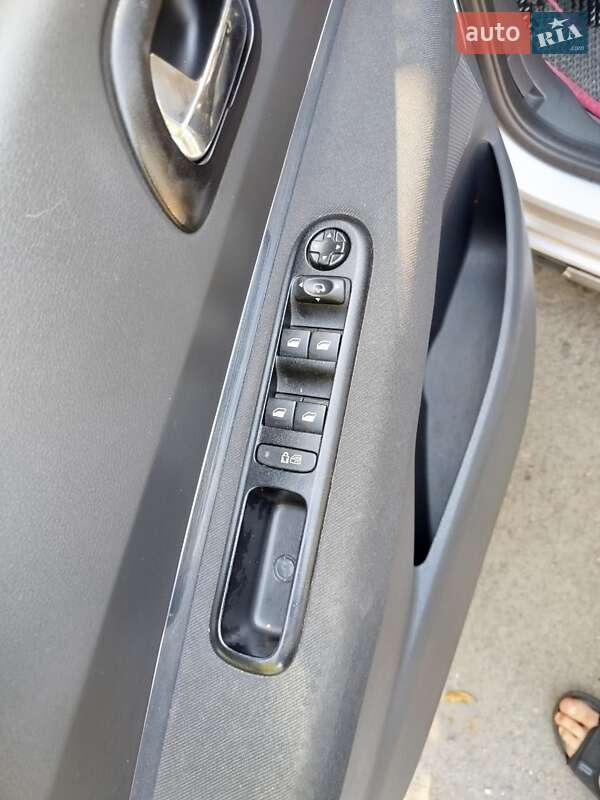 Позашляховик / Кросовер Peugeot 3008 2011 в Кам'янському