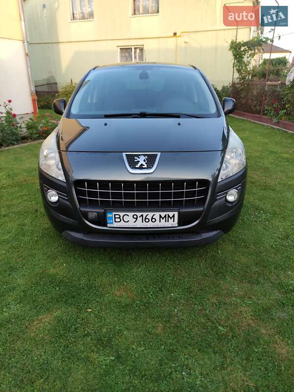 Позашляховик / Кросовер Peugeot 3008 2012 в Пустомитах