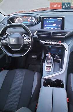 Внедорожник / Кроссовер Peugeot 3008 2017 в 
