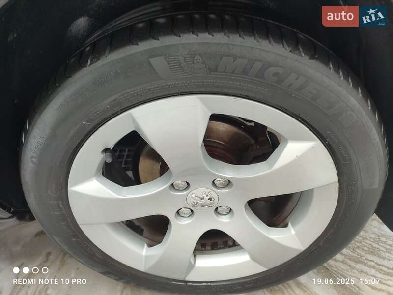 Позашляховик / Кросовер Peugeot 3008 2011 в Львові