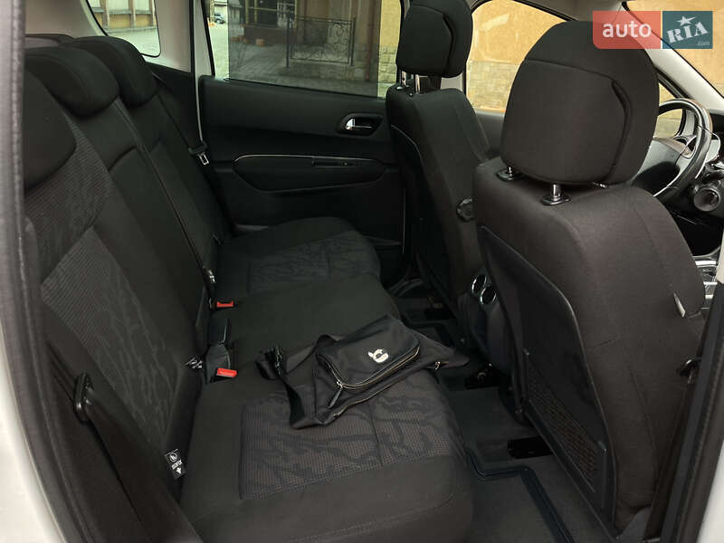 Позашляховик / Кросовер Peugeot 3008 2011 в Коломиї
