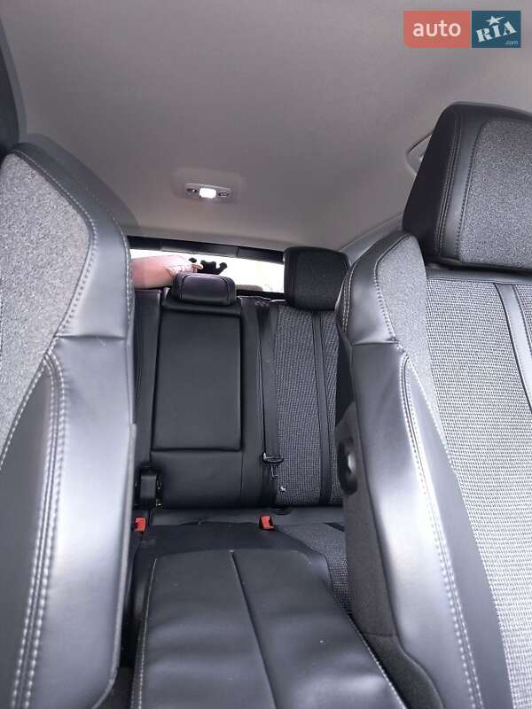 Позашляховик / Кросовер Peugeot 3008 2017 в Острозі