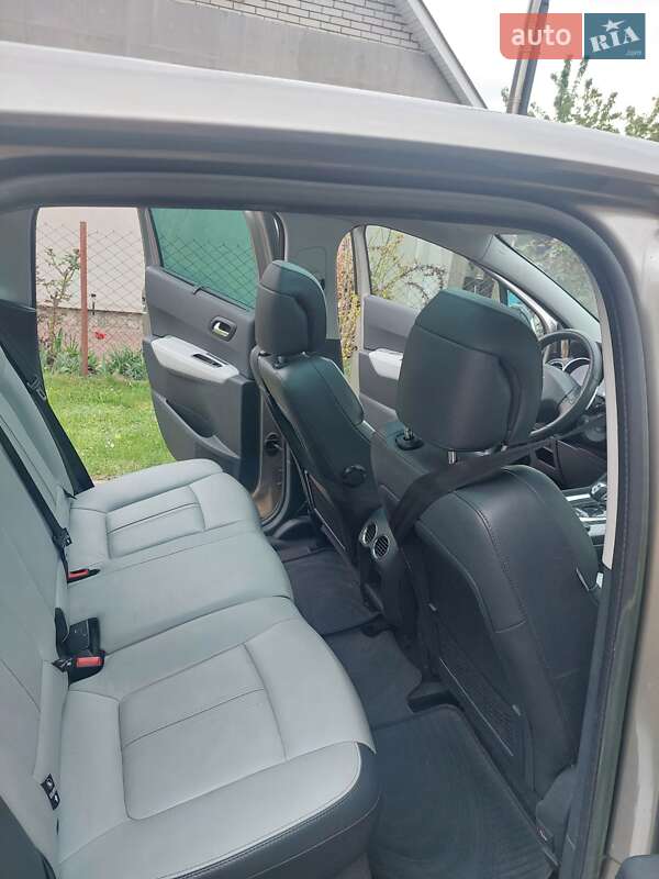 Позашляховик / Кросовер Peugeot 3008 2013 в Нововолинську