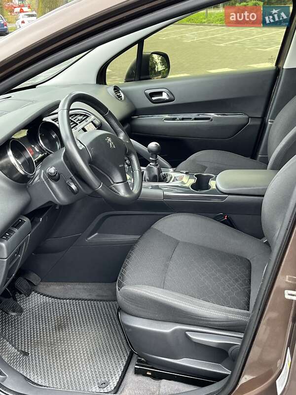 Позашляховик / Кросовер Peugeot 3008 2015 в Хмільнику