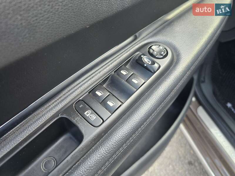 Позашляховик / Кросовер Peugeot 3008 2014 в Луцьку