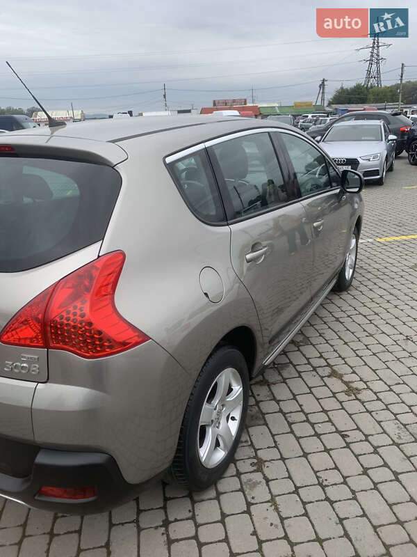 Позашляховик / Кросовер Peugeot 3008 2012 в Чернівцях