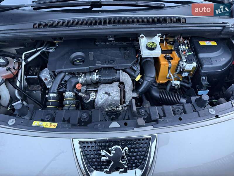 Позашляховик / Кросовер Peugeot 3008 2012 в Косові