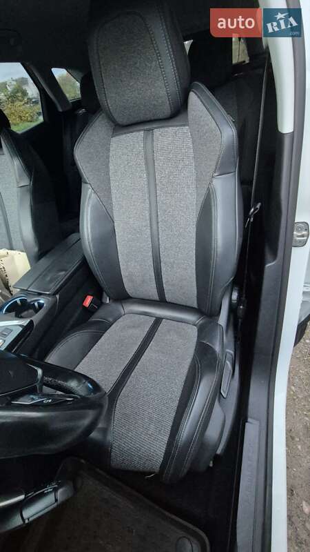 Позашляховик / Кросовер Peugeot 3008 2018 в Жовкві