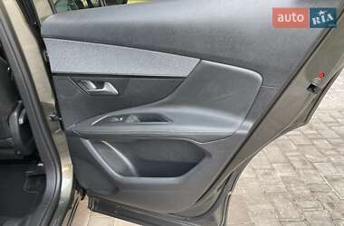 Внедорожник / Кроссовер Peugeot 3008 2020 в 