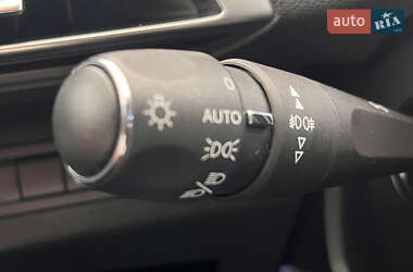 Внедорожник / Кроссовер Peugeot 3008 2019 в 
