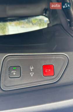 Позашляховик / Кросовер Peugeot 3008 2019 в 