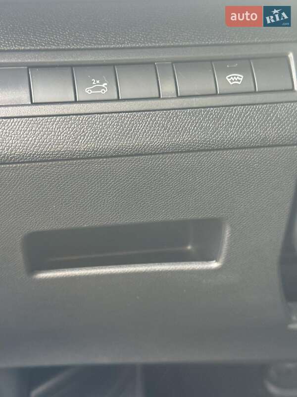 Позашляховик / Кросовер Peugeot 3008 2018 в Черкасах фото 13 Позашляховик / Кросовер Peugeot 3008 2018 в Черкасах