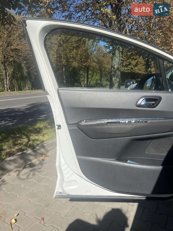 Внедорожник / Кроссовер Peugeot 3008 2011 в Луцке фото 7 Внедорожник / Кроссовер Peugeot 3008 2011 в Луцке