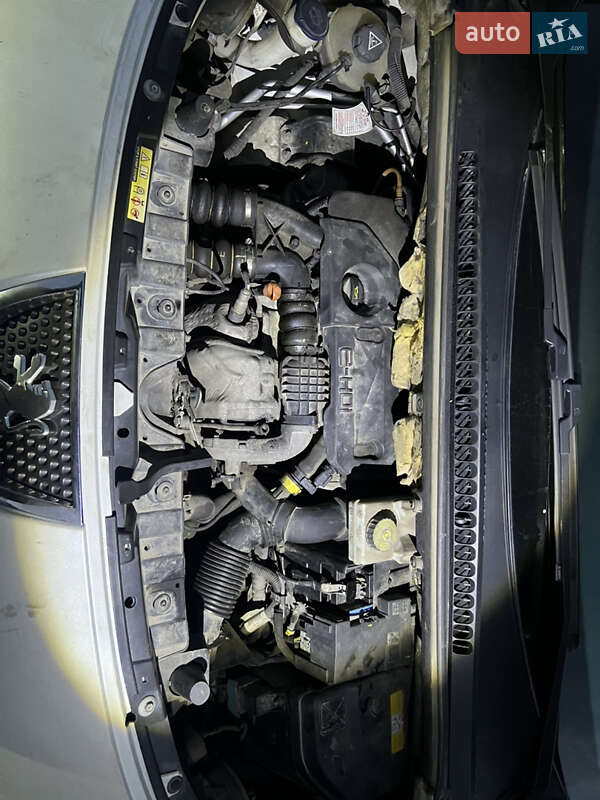 Внедорожник / Кроссовер Peugeot 3008 2011 в Луцке фото 13 Внедорожник / Кроссовер Peugeot 3008 2011 в Луцке