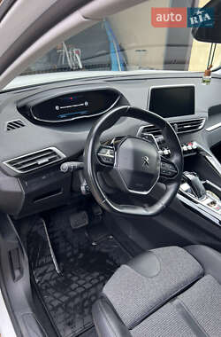 Позашляховик / Кросовер Peugeot 3008 2018 в  фото 3 Позашляховик / Кросовер Peugeot 3008 2018 в