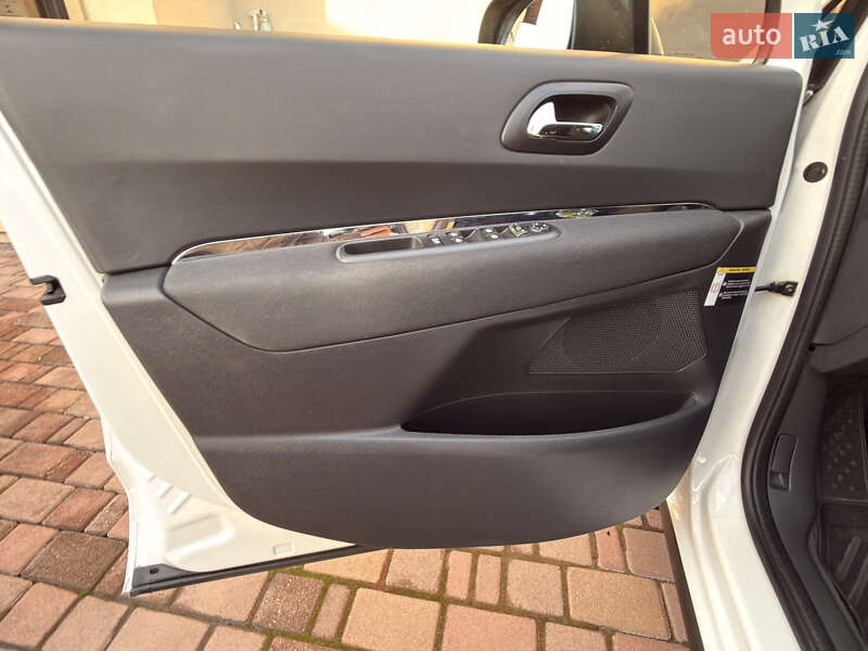 Внедорожник / Кроссовер Peugeot 3008 2015 в Ивано-Франковске